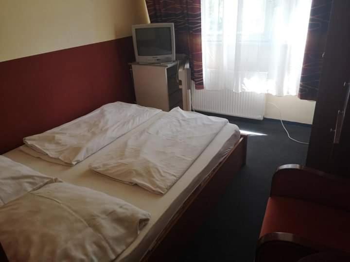 Fenyves Panzio Bed and Breakfast Siófok Esterno foto